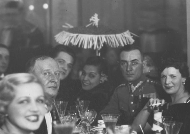 Rozmyte twarze i ukryta historia. Tajemnica zdjęcia z balu sylwestrowego 1933 roku