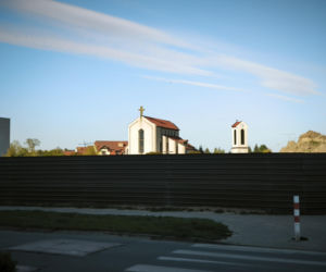 Gronowo osiedle przed kościołem