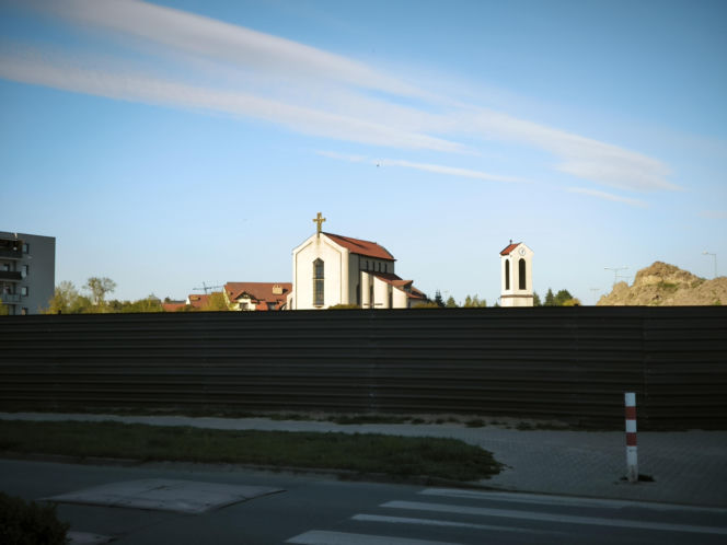 Gronowo osiedle przed kościołem