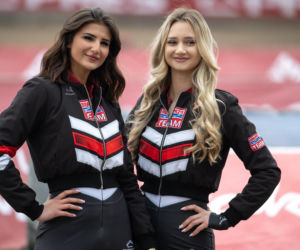 Ruszyła PGE Ekstraliga. Kibice patrzą nie tylko na żużlowców. Te piękności kradną show pod taśmą!