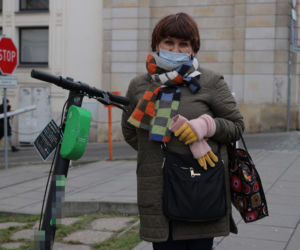 Warszawa ujarzmia hulajnogi. Nie rozpędzisz się na bulwarach i deptakach 