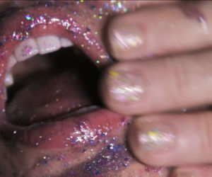Ojciec Miley Cyrus zachwycony wybrykami córki