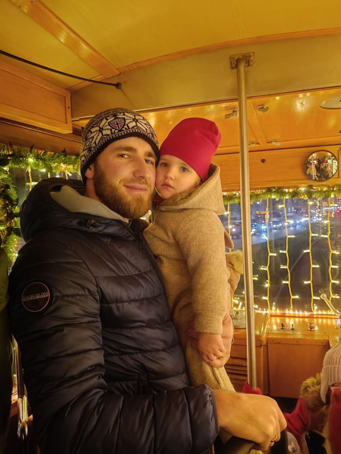 Waldemar Nawrocki i Adrian Domalewski pomagają Anielce