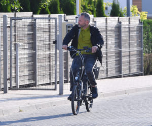 Przesiadł się na rower elektryczny