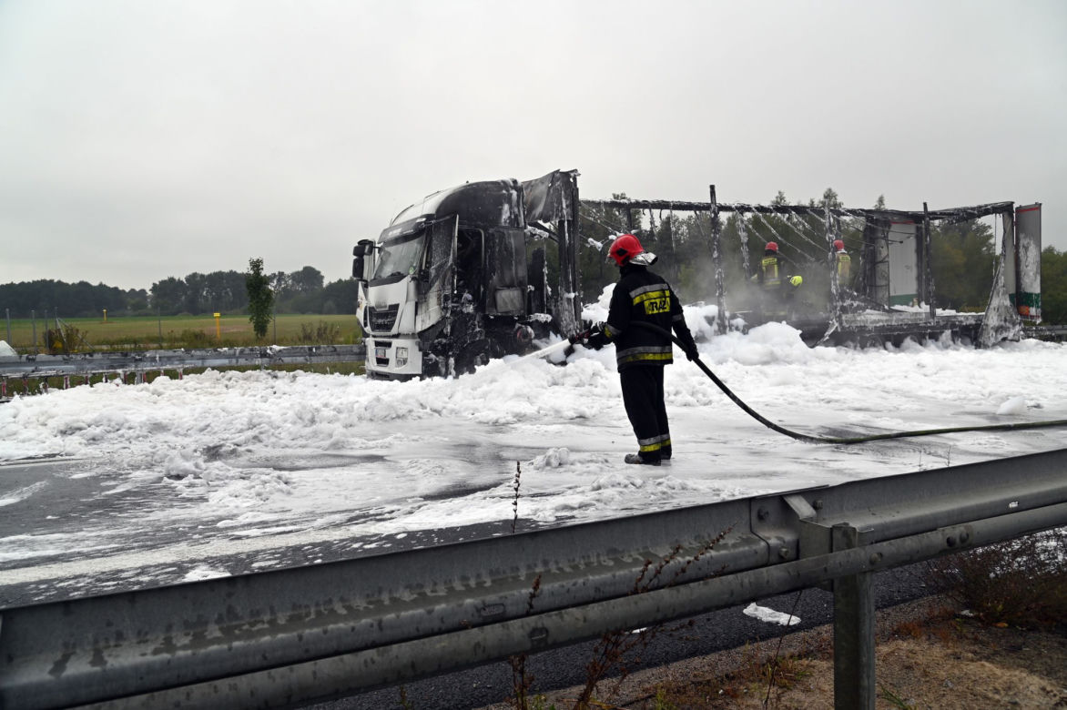 Pożar ciężarówki na S10 pod Stargardem