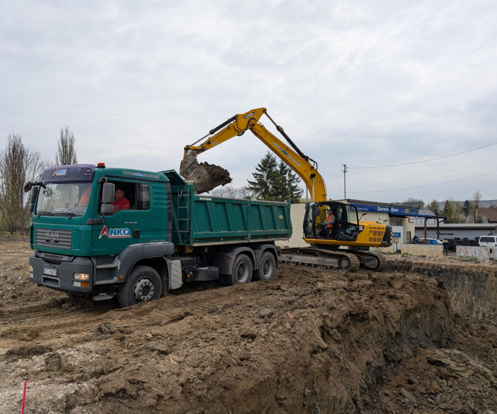 Wbito łopatę pod budowę bloku przy ul. Krzyskiej w Tarnowie. W sumie powstanie 88 mieszkań