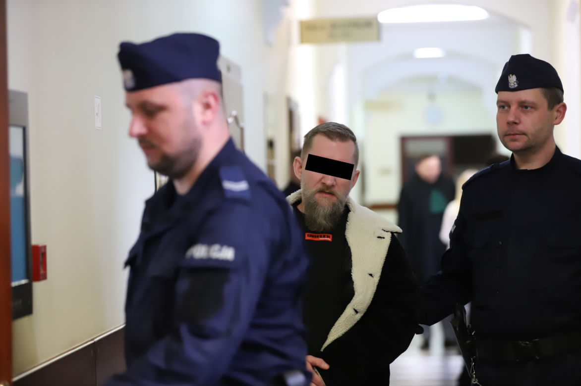 Zazdrośnik pociął żonę tulipanem