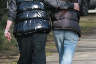 Michał Koterski z dziewczyną na spacerze