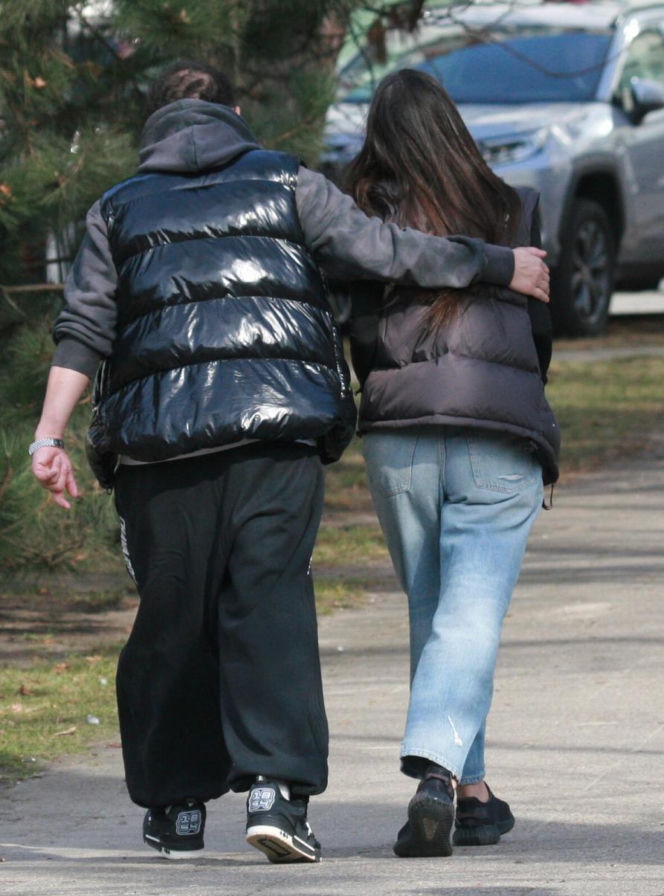 Michał Koterski z dziewczyną na spacerze