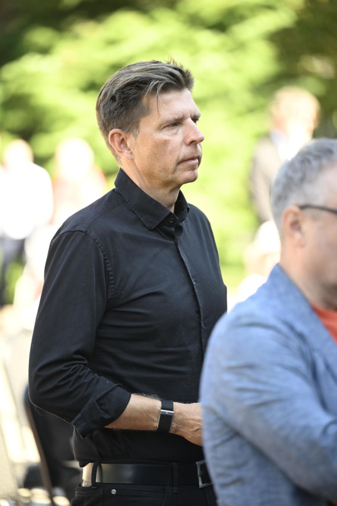 Wielkie pożegnanie Andrzeja Morozowskiego. Na Powązkach pojawił się tłum znanych osób