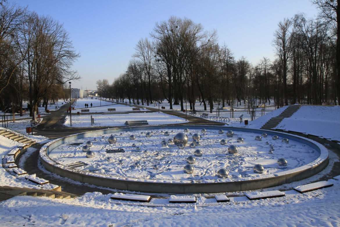 Park Ludowy w Lublinie oprószony śniegiem. Zobacz zdjęcia ze spaceru!