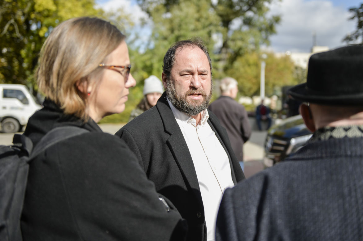 Pogrzeb Jerzego Urbana. Pożegnali go Kwaśniewski i Michnik. Kto jeszcze? 