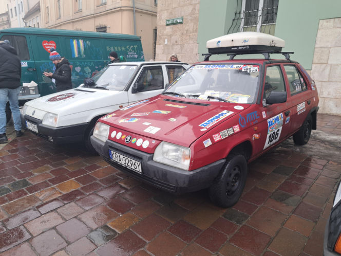 34. finał WOŚP w Krakowie. Legendarne pojazdy ZŁOMBOL na Małym Rynku