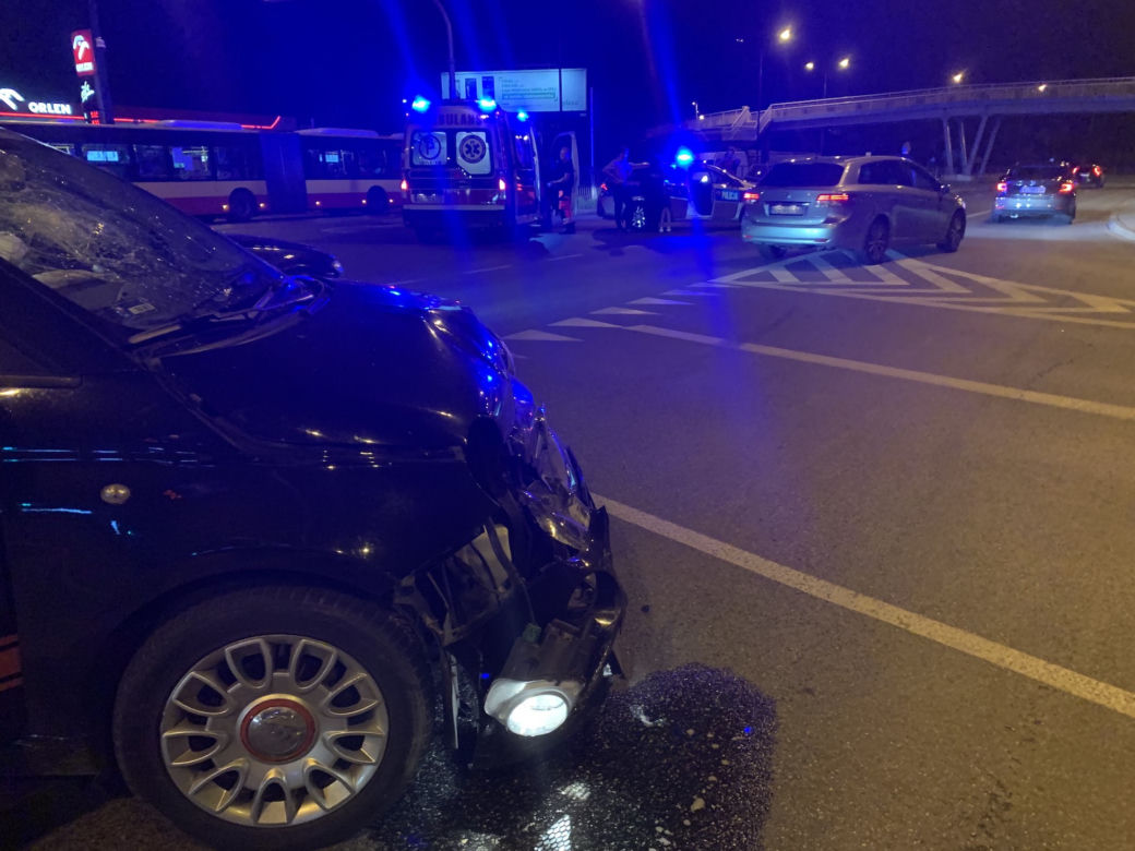 Wypadek drogowy, Warszawa, skrzyżowanie ul. Poligonowej z Ostrobramską