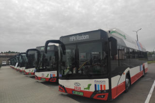 Mknący Bezgaz, Eko Julia i inni dołączyli do swoich kolegów - Miasto odebrało nowe elektryczne autobusy