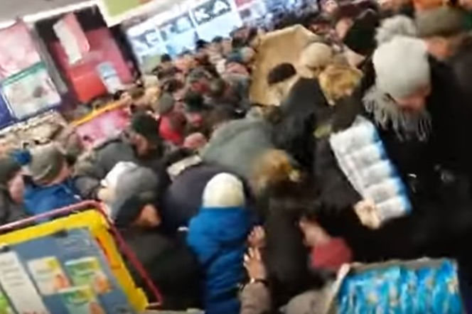 Bitwa o cukier w Carrefourze! Oto HIT SIECI