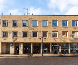 Blokowaty bar pod Zamkiem Królewskim budzi kontrowersje już prawie 60 lat