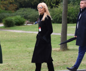 Agnieszka Woźniak-Starak ze znajomymi idzie na premierę filmu Ukryta gra