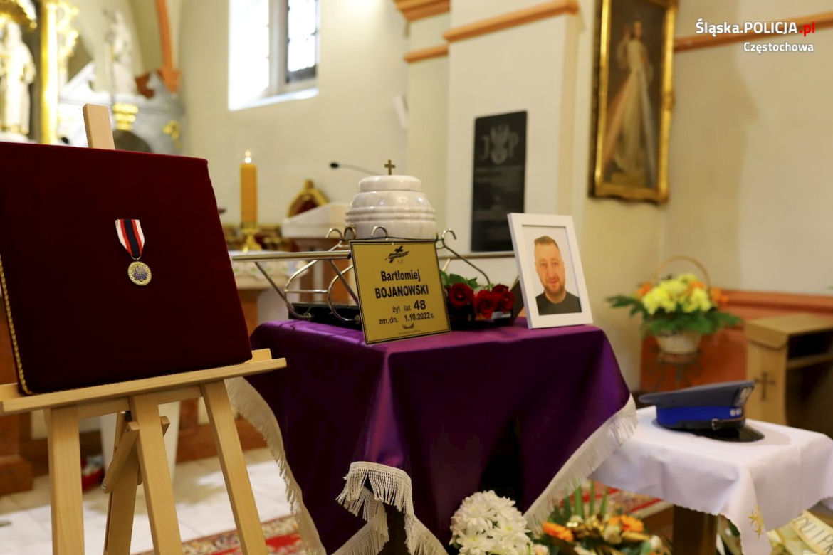  "Śpij, kolego...". Policjanci pożegnali tragicznie zmarłego st. asp. Bartłomieja Bojanowskiego