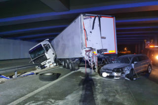 Koszmarny wypadek na S8 pod Łodzią. Kierowca stracił rękę. Potrzebna krew [ZDJĘCIA]