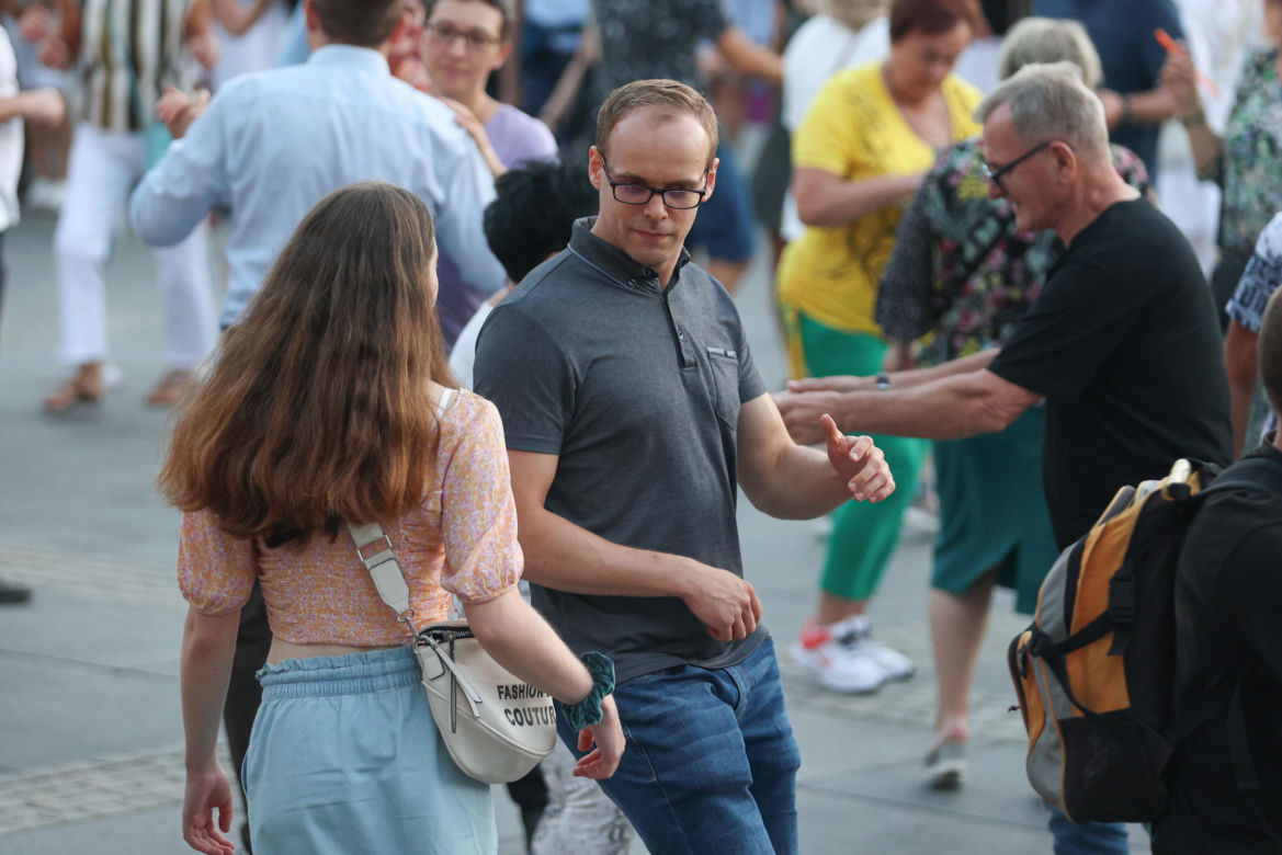 Potańcówka przed teatrem w Katowicach