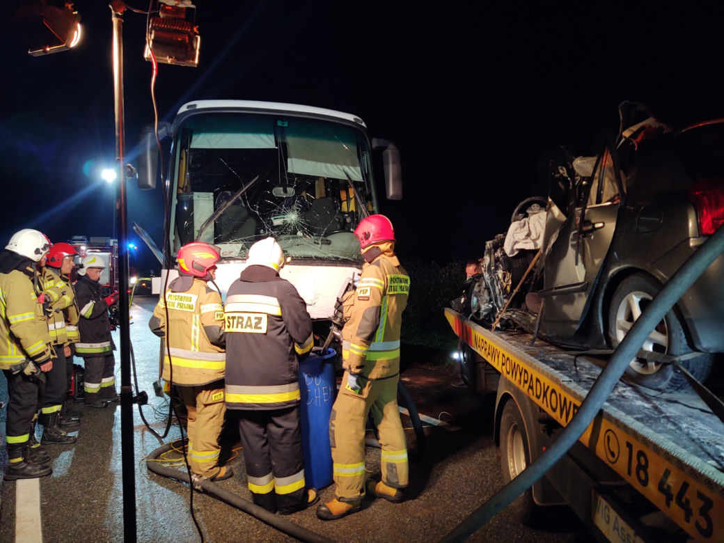 Potężny wyciek po wypadku w Witowicach Górnych. 700 litrów oleju na drodze
