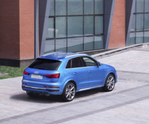 Audi Q3 z elektryczną deskorolką
