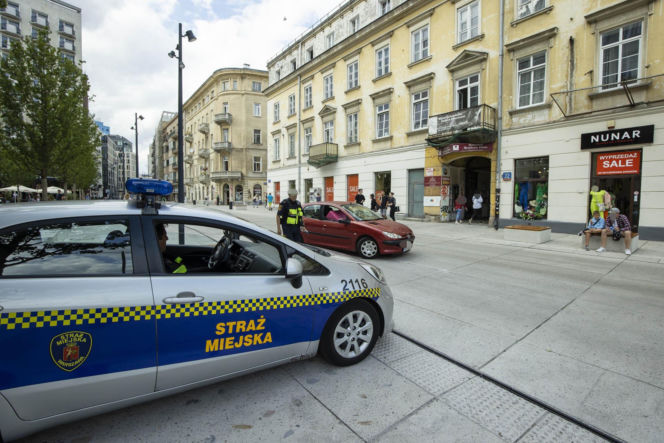  Tyle zarabiają strażnicy miejscy w Warszawie. Stawki mogą zaskoczyć