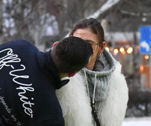 Klaudia Halejcio, mąż jej otworzył auto za całusa