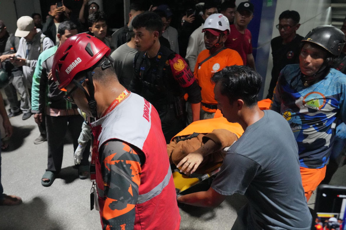 Indonezja/ Do 14 wzrosła liczba ofiar śmiertelnych kolizji pociągów, 84 osoby ranne