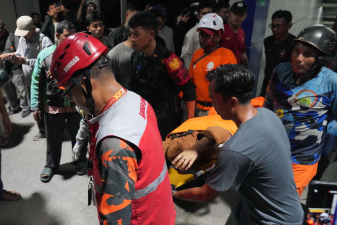 Indonezja/ Do 14 wzrosła liczba ofiar śmiertelnych kolizji pociągów, 84 osoby ranne