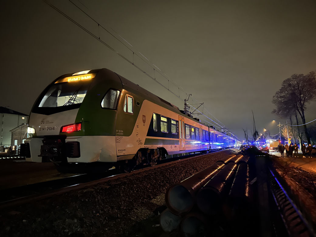 Pijany wjechał na tory w Duchnicach. Uderzył w pociąg