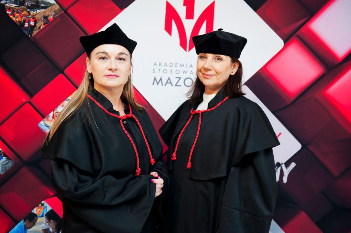 Podczas uroczystej ceremonii inauguracji nowego roku akademickiego 2024/2025 odbyła się tradycyjna immatrykulacja studentów i studentek pierwszego roku.