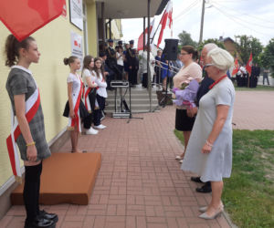 Dąbrówka Stany, gmina Skórzec: nowym wozem strażackim, po nowej drodze, do nowej szkoły