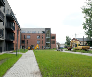 Zburzone zabytkowe stajnie przy Szwedzkiej 