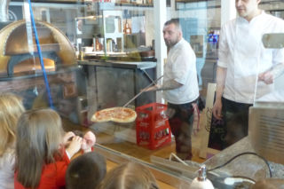 Dzień Pizzy w Iławie. Świętowały też przedszkolaki, a was pytamy jaką lubicie! [AUDIO]
