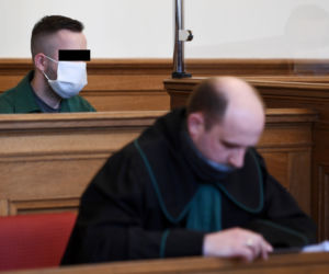 Rumia: Wnuczek wyrzucił babcię przez okno. Ruszył proces Kamila G. [ZDJĘCIA]