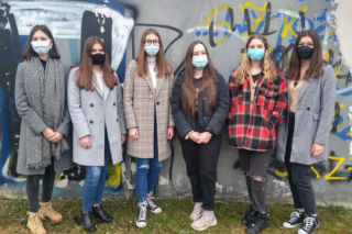 Zamiast szarych murów - kolorowe murale. Licealistki zmieniają oblicze Torunia [AUDIO]