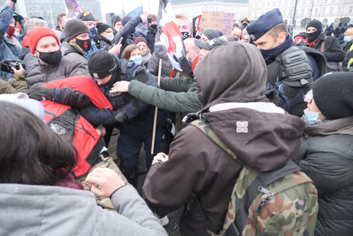 Starcie policji z uczestnikami protestu