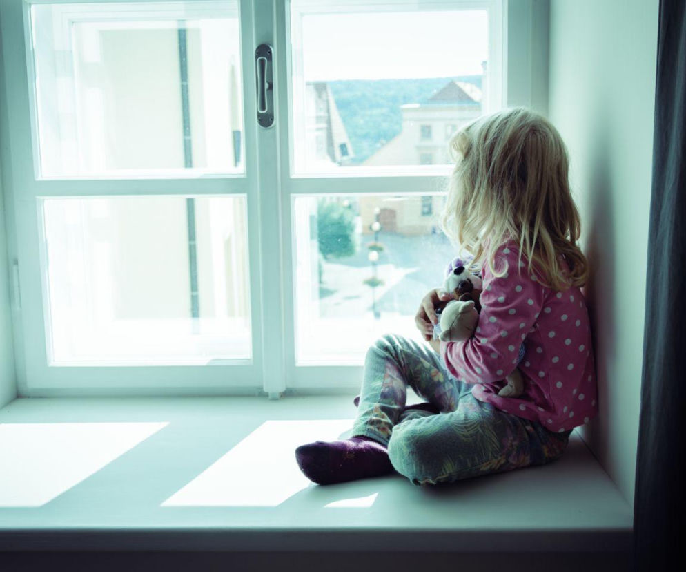 „Byłyśmy zaniedbane, brudne i głodne”. Siostry szukają nowego domu