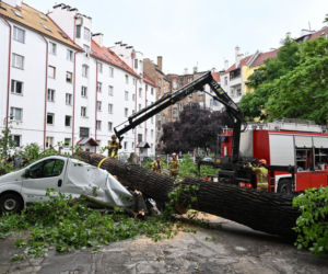Wrocław pod wodą! Tramwaje stoją, ulice zamieniły się w rzeki