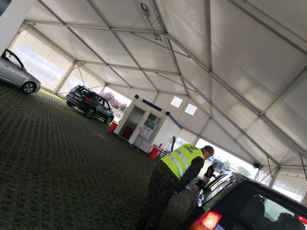 Punkt wymazów drive thru na Dębowej kończy swoją prace