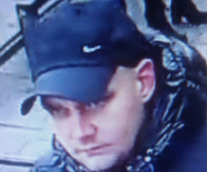 Oszukiwał metodą na policjanta. Mamy zdjęcia poszukiwanego mężczyzny! 