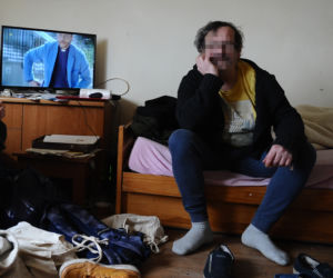 Kopnęli moją Lady, więc ich pociąłem. Krwawa akcja w mieszkaniu na Powązkowskiej