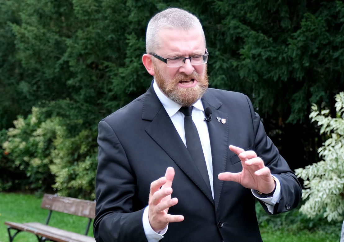 Grzegorz Braun podczas wywiadu