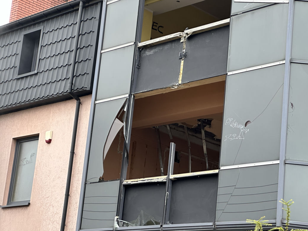 Tragedia podczas libacji. Pili alkohol, nagle buchnęły płomienie. Dwie osoby w szpitalu, jedna zatrzymana