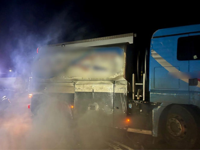 Cysterna przewróciła się na krajowej "szesnastce"