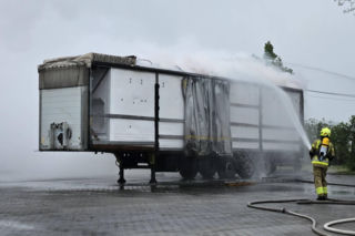 Gigantyczny pożar w Wielkopolsce! Płonie magazyn energii, ewakuowano 65 osób