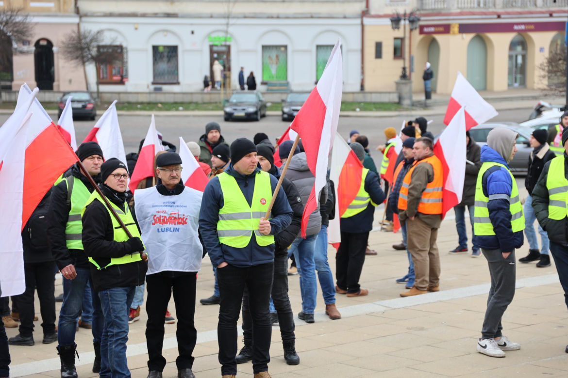 Protest rolników 20 marca w Lublinie. Przeszli ulicami miasta pod LUW