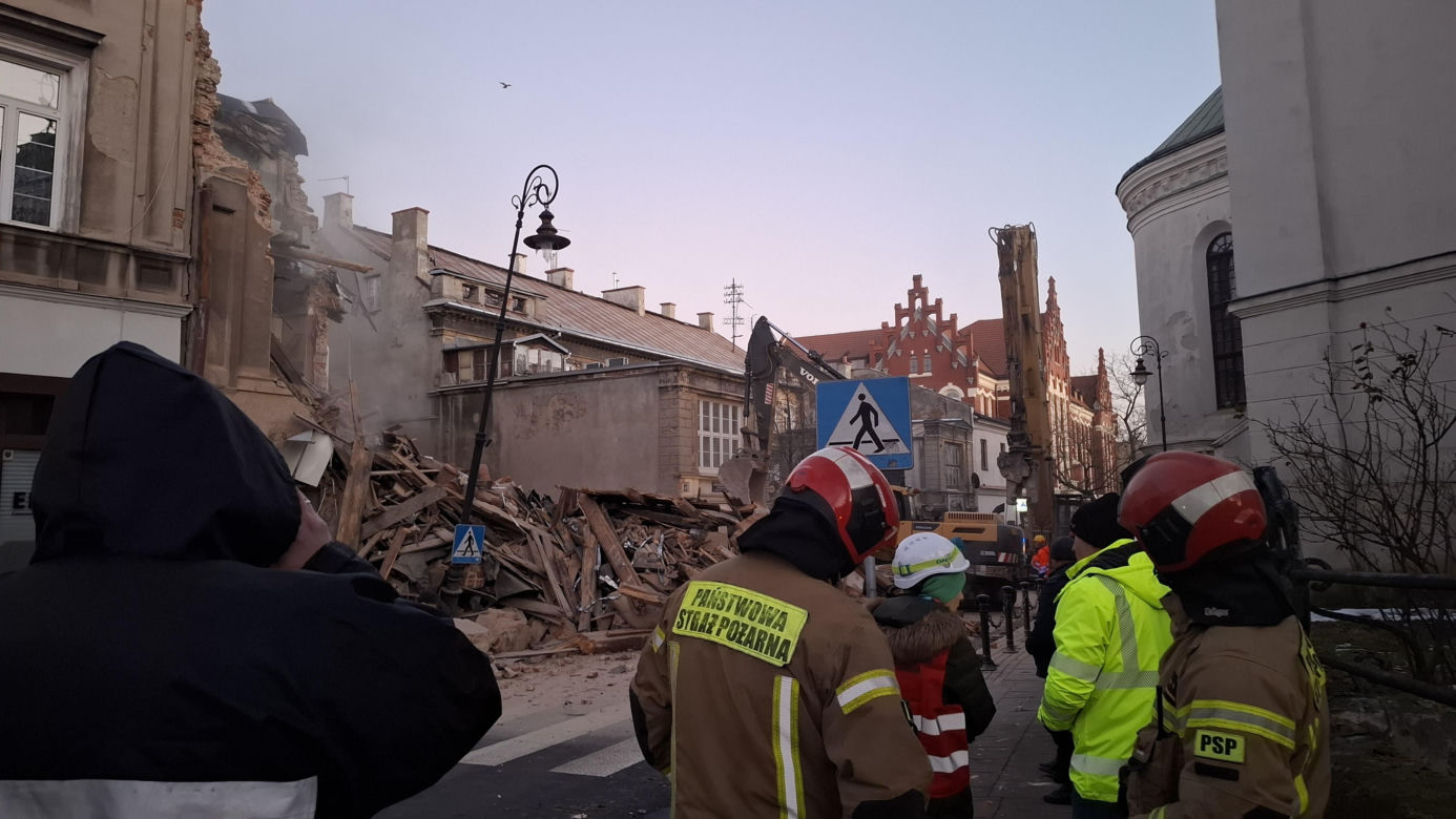 Rozbiórka ścian kamienicy przy ul. Bernardyńskiej w Lublinie